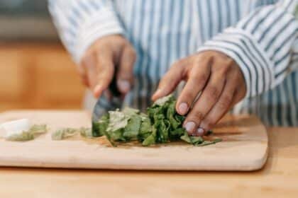 What to Know Before Choosing Bulking Vs Cutting - NUTRITION + RECIPES - fitness and muscle building