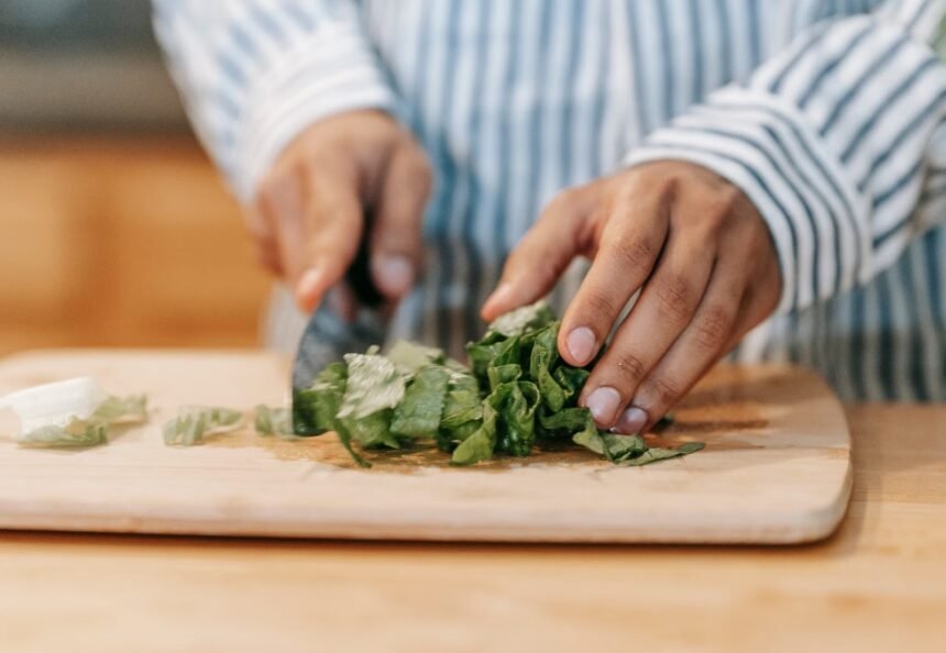 What to Know Before Choosing Bulking Vs Cutting - NUTRITION + RECIPES - fitness and muscle building